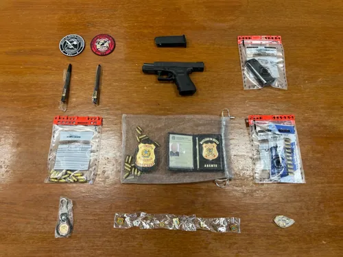 Material apreendido pela Polícia Federal na casa do empresário