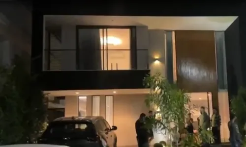 A mansão onde os homens foram presos fica no Recreio dos Bandeirantes, Zona Oeste carioca