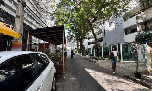 Área de convivência divide espaço com pista no bairro Icaraí, em Niterói