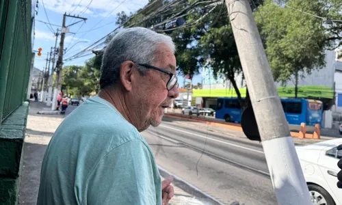 Júlio Nicolau relatou o medo de passar na calçada com o poste tombado