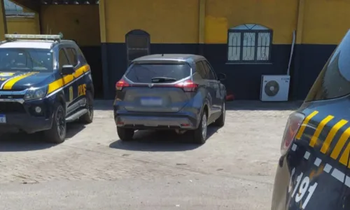 Carro recuperado pela PRF