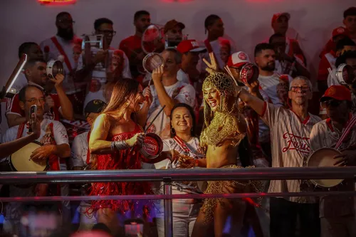 Rainha da Unidos da Tijuca, Mileide foi recebida com carinho na quadra do Acadêmicos do Salgueiro