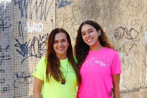 Vanilza Almeida, de 57 anos, e sua filha, Mayara Almeida, de 21, correm sempre juntas na Rua da Caminhada.