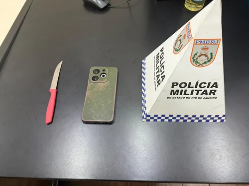Polícia apreendeu faca usada por criminoso e recuperou celular da vítima