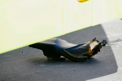 Motocicleta ficou destruída com o impacto da batida