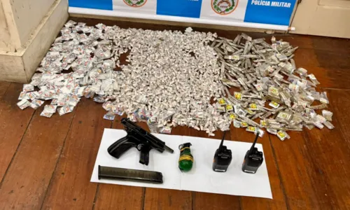 Entre as drogas apreendidas, estava uma granada