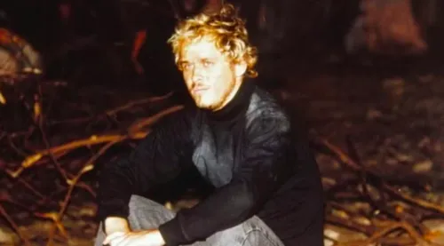 O personagem Alexandre (Guiherme Fontes) no Vale dos Suicidas, gravado em Niterói