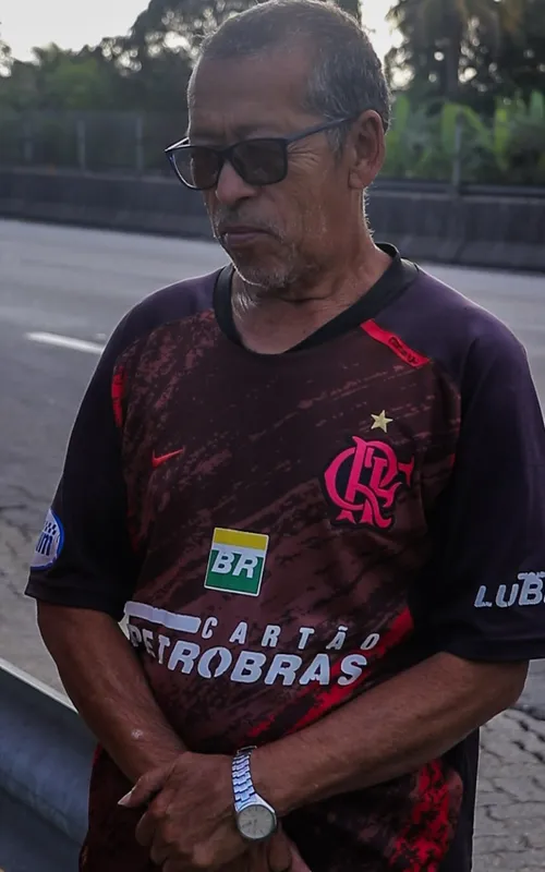 Seu João confirma que as passarelas são muitos distantes uma das outras