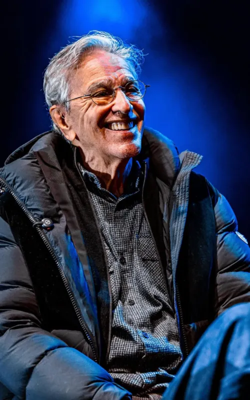 Caetano Veloso é considerado um dos maiores nomes da música brasileira