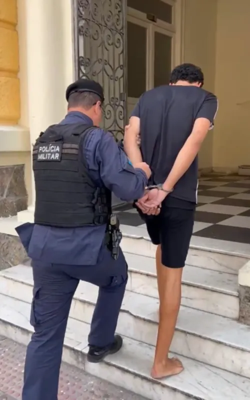 Acusado foi levado para a 76ª DP (Centro), onde permaneceu preso