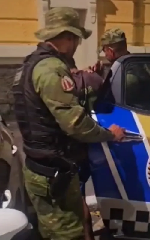 Ambas as ocorrências estão sendo investigadas pelas autoridades e os suspeitos permanecem presos
