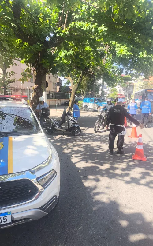 Rua Benjamin Constant, no Barreto, foi alvo da primeira operação do dia