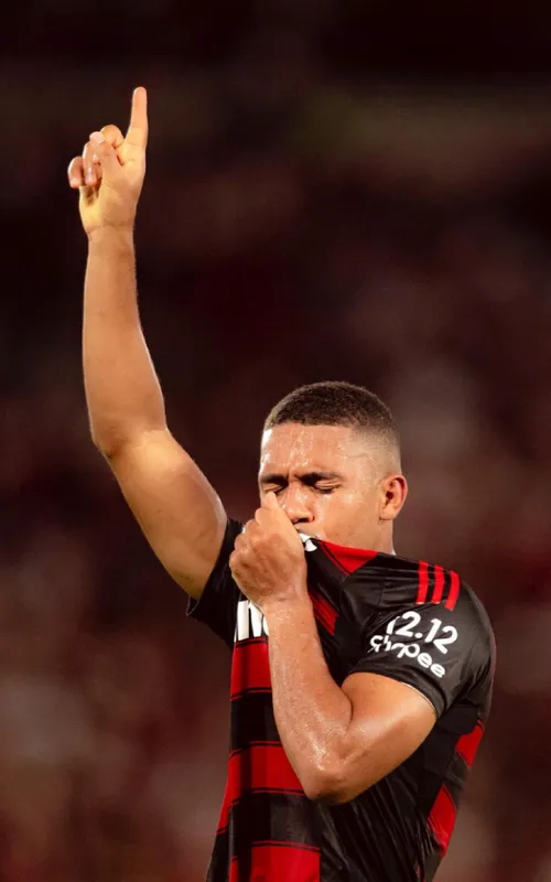 A vitória surgiu do gol de Samuel Lino, ainda no primeiro tempo