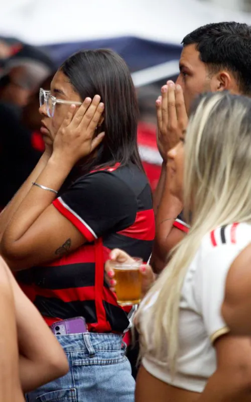 Em Niterói, nem a chuva espantou os torcedores