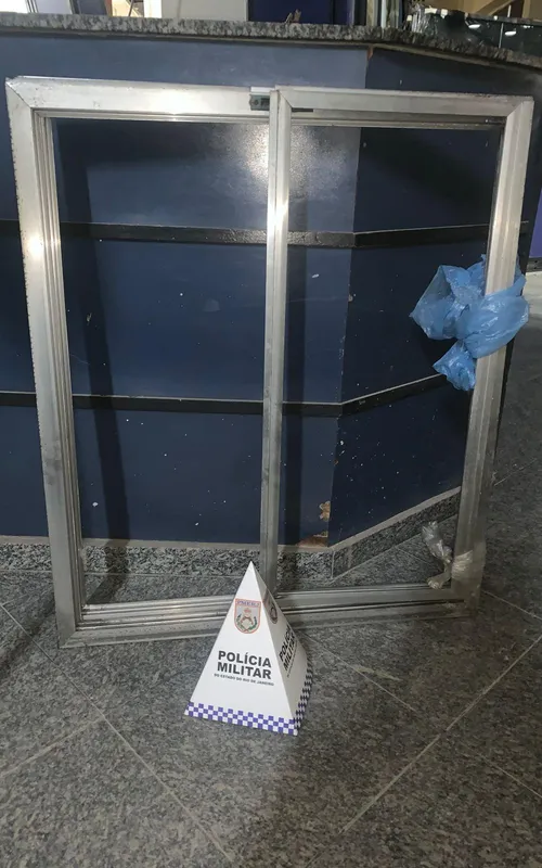 Material que os ladrões haviam furtado das residências