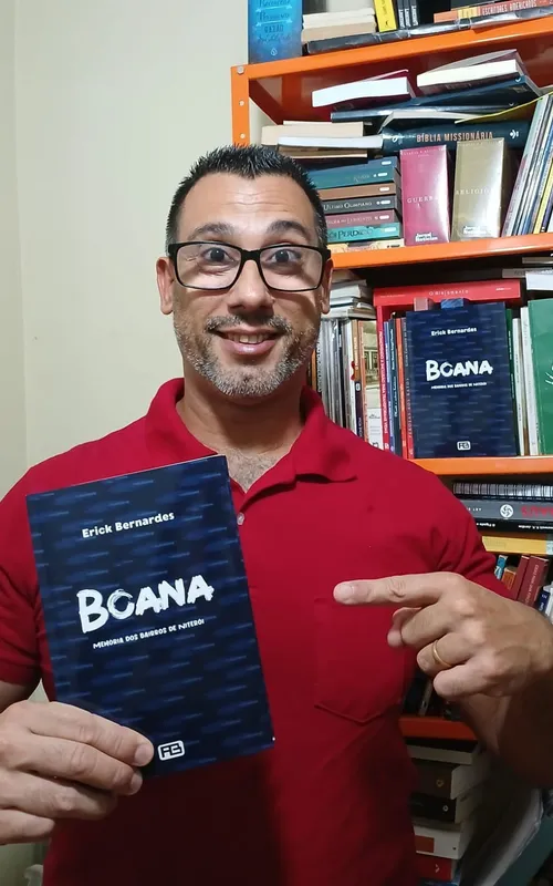 O escritor e professor Erick Bernardes