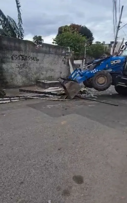 Remoção de barricadas na Rua do Rumo