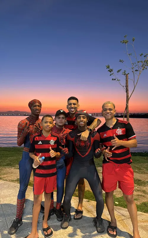 O trio Os Cremosos, ao lado de Lucas Alves (Os Quebradeiras), Igão do Passinho e Ryan