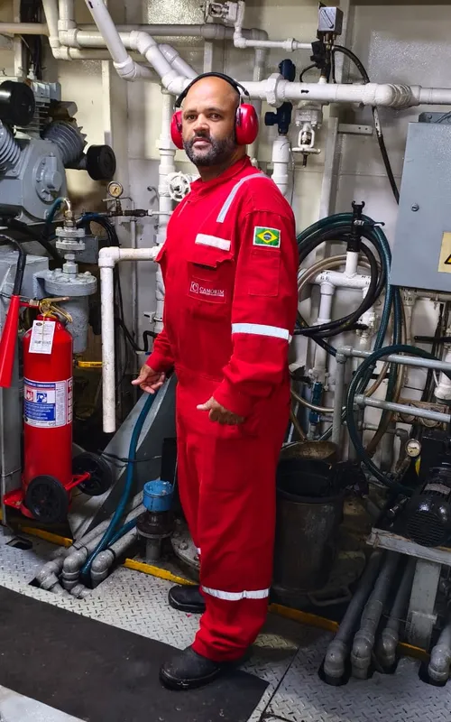 Diego Prata, de 42 anos, é marinheiro de máquinas