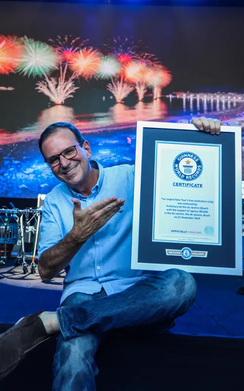 Certificação foi entregue a Eduardo Paes no palco de Copacabana