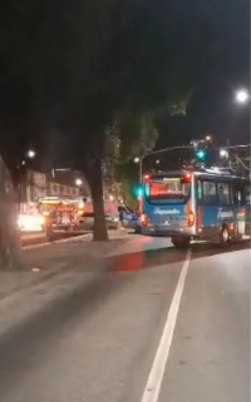 Ônibus ficou atravessado em plena Alameda São Boaventura
