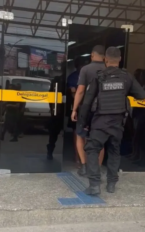 Contra Mais de Mil havia um mandado de prisão preventiva por homicídio qualificado expedido pela Justiça