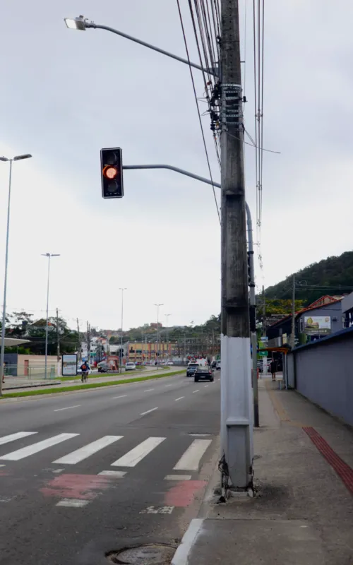 Poste fica em Itaipu, na Estrada Francisco da Cruz Nunes