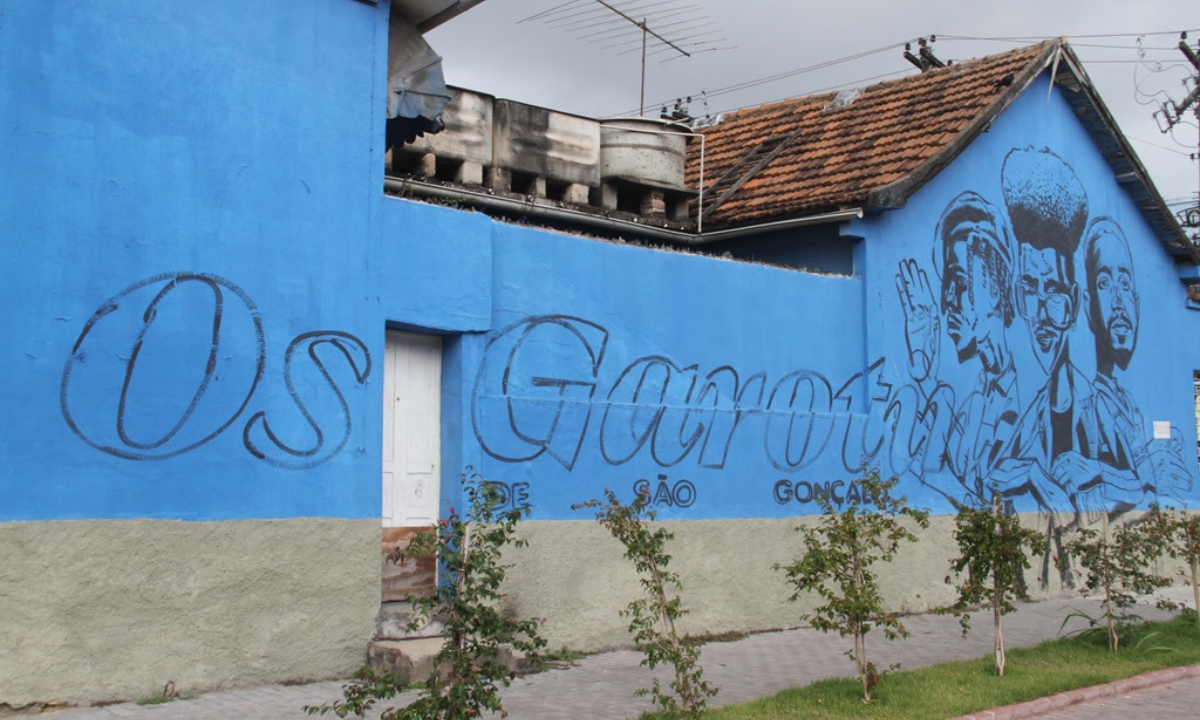 Painel fica na Avenida Presidente Kennedy, no Centro da cidade