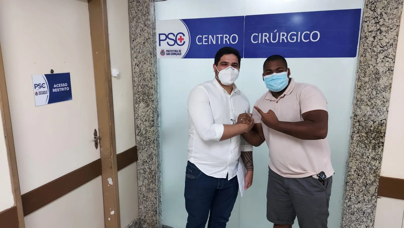 A intervenção cirúrgica, comandada pelo bucomaxilofacial Leonel Carvalho, gerou a drenagem dos espaços cervicais e a remoção da amigdala esquerda de Helíad.