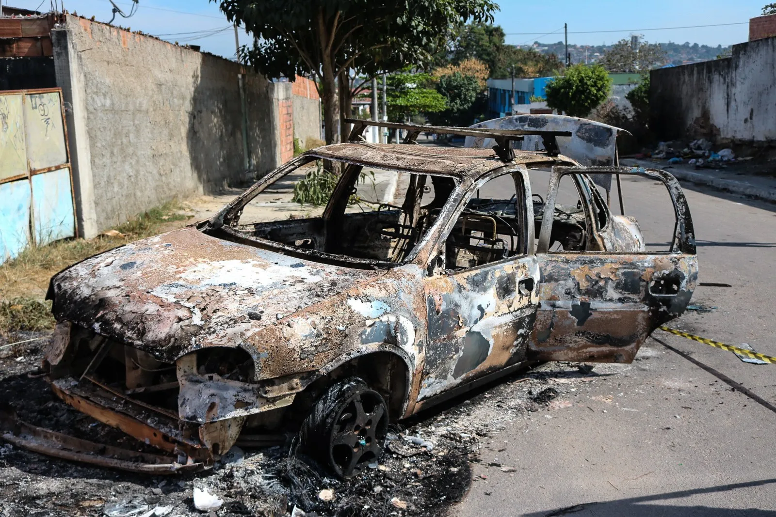 Carro usado pelas vítimas foi incediado com os militares dentro e deixado no Pacheco