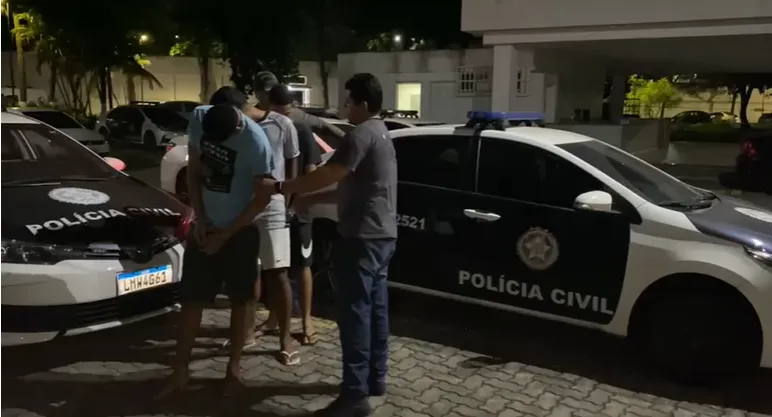 A prisão ocorreu nesta sexta-feira (4) na rua Joaquim Silva, próximo a Escadaria de Selaron, na Lapa.