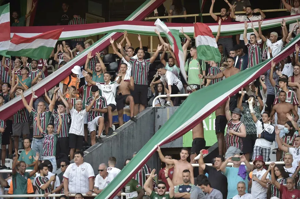 Torcida do Fluminense promete linda festa no Estádio Nilton Santos.