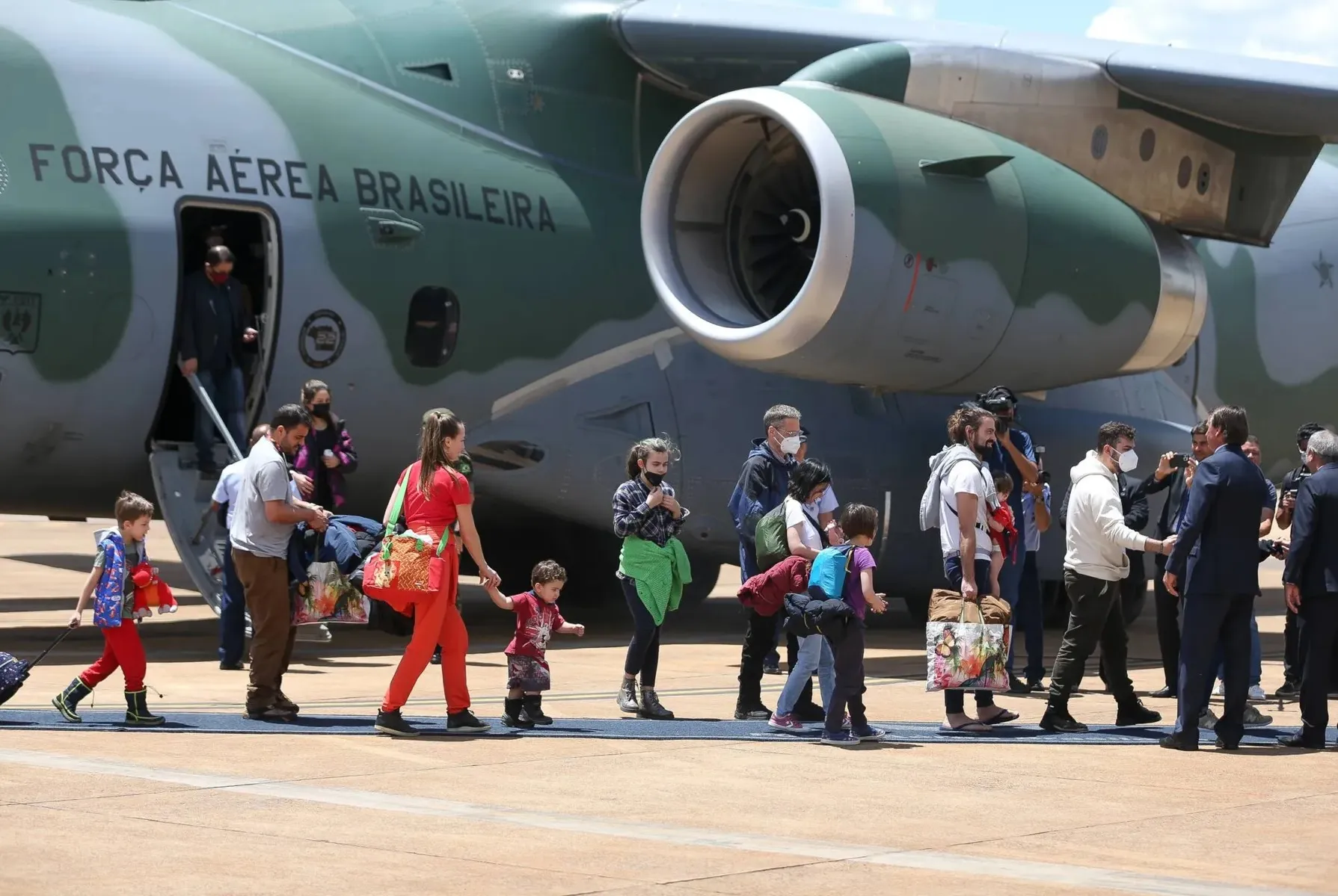 Na última quinta-feira (10), 20 ucranianos com parentes brasileiros chegaram ao país em avião da Força Aérea Brasileira