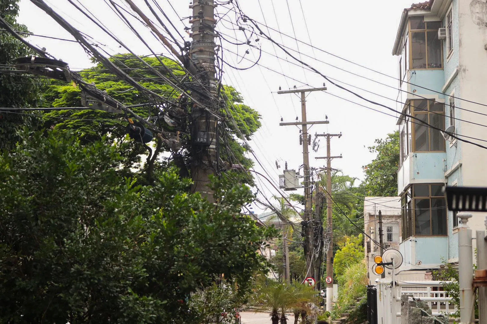 Na Rua Lemos Cunha moradores enfrentaram cerca de 48 horas sem energia.