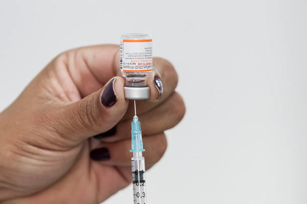 Maricá, São Gonçalo e Rio aplicam dose extra do imunizante