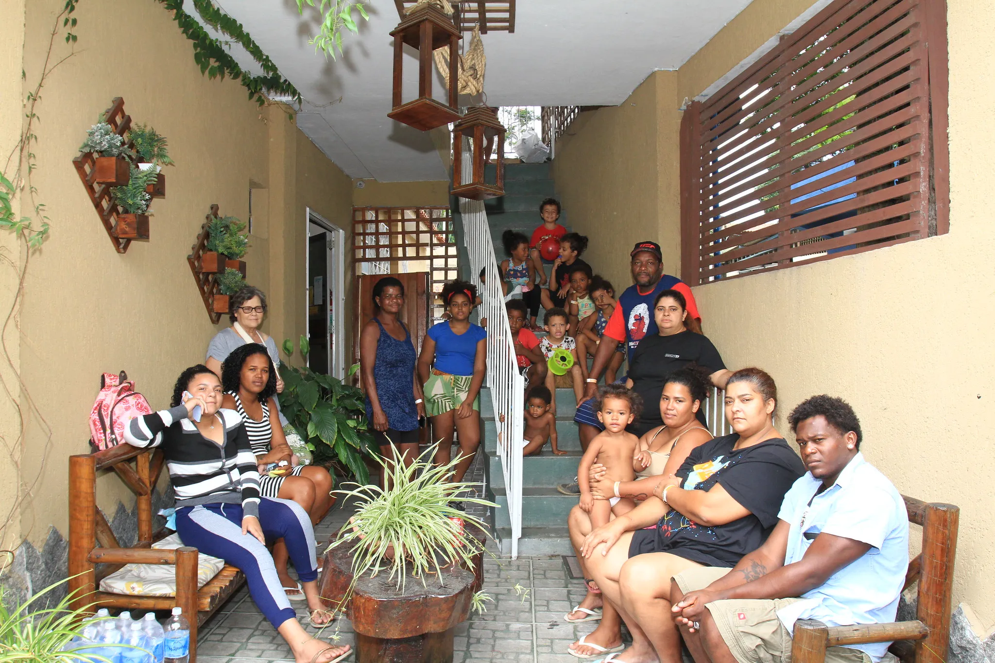 O aluguel social, de 1.500 pagos em moeda Mumbuca, já foi creditado na conta de 60 famílias que tiveram suas casas interditadas pela Defesa Civil.