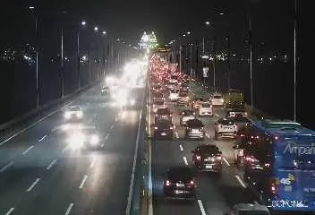 Trânsito está intenso no sentido Niterói.