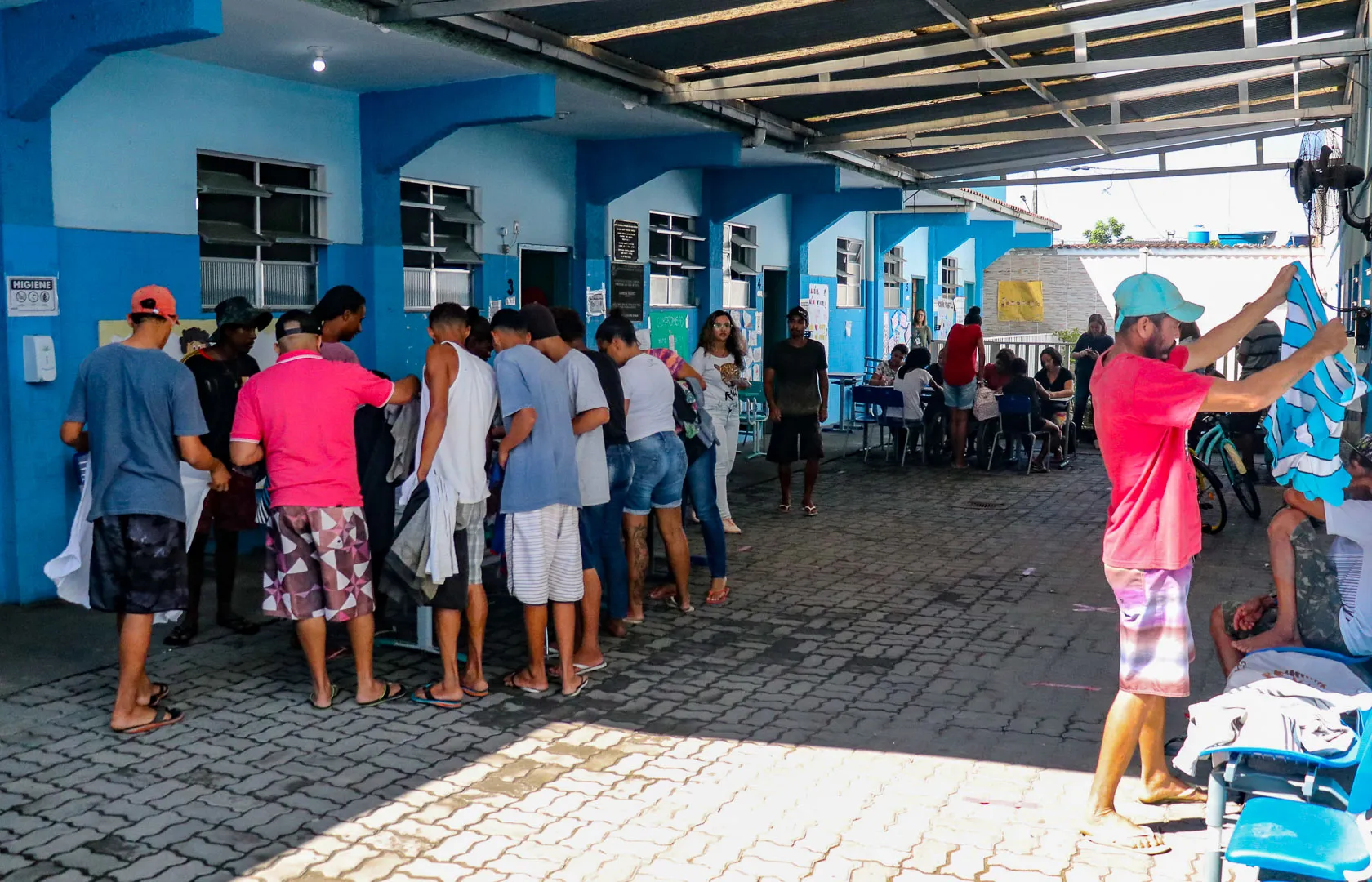 Na Escola Municipal Aida Vieira, no Jardim Catarina, estão alojadas 28 pessoas, sendo 22 adultos e seis crianças