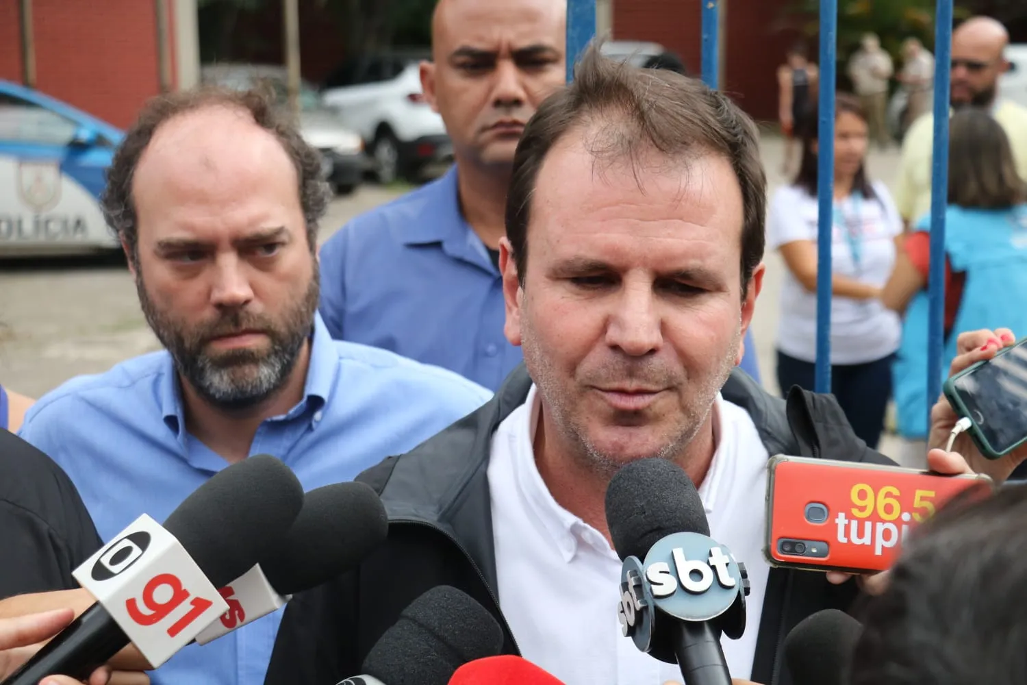 Prefeito Eduardo Paes diz que agressor já era monitorado pela direção da escola