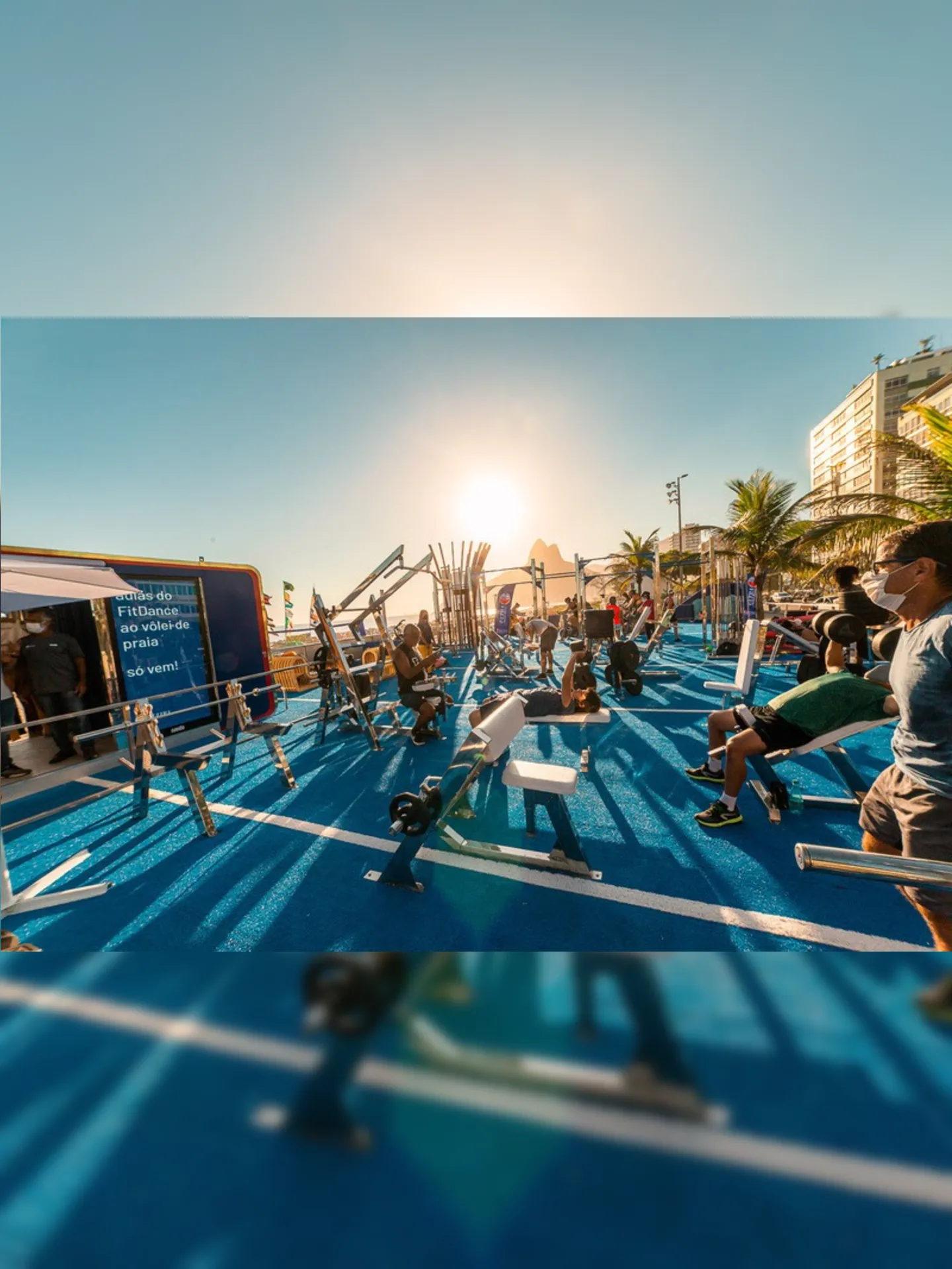 Em Ipanema terão atrações na Academia Amstel Ultra como Futmesa, Beach Tennis, Cama Elástica e FitDance.