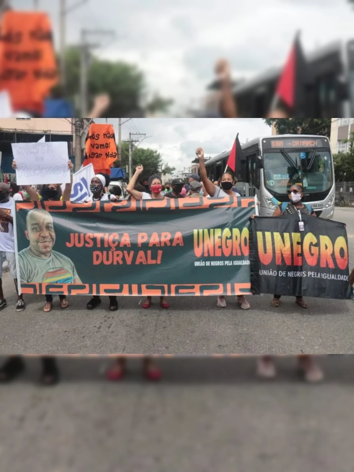 Protestantes clamavam por Justiça nos arredores da Praça Zé Garoto.