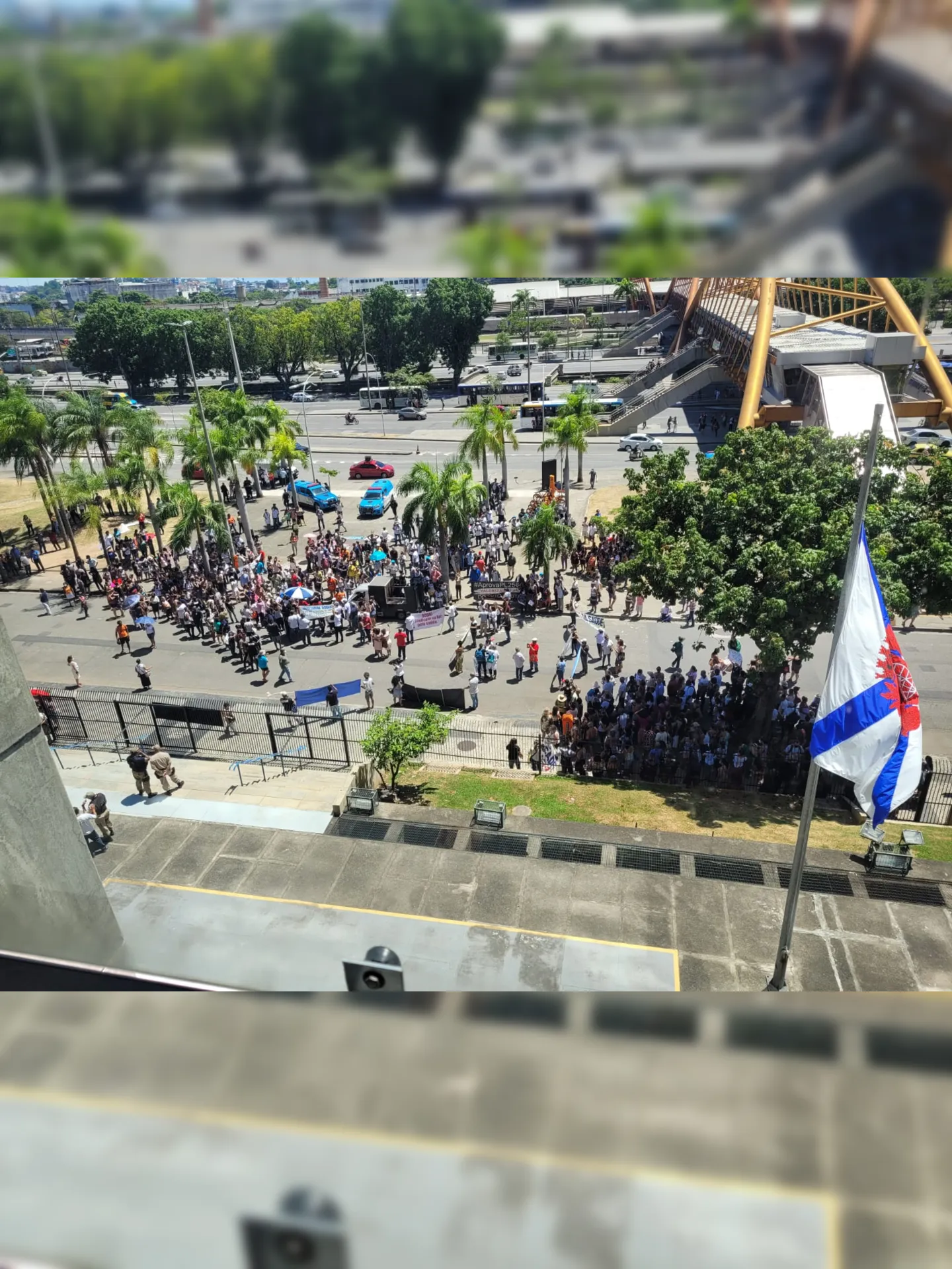 Manifestação ocorreu na frente da Prefeitura do Rio