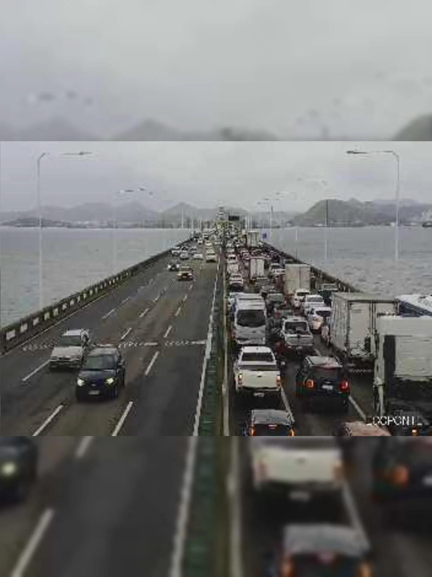 Um acidente no sentido Niterói deixou fluxo lento na Ponte Rio-Niterói.