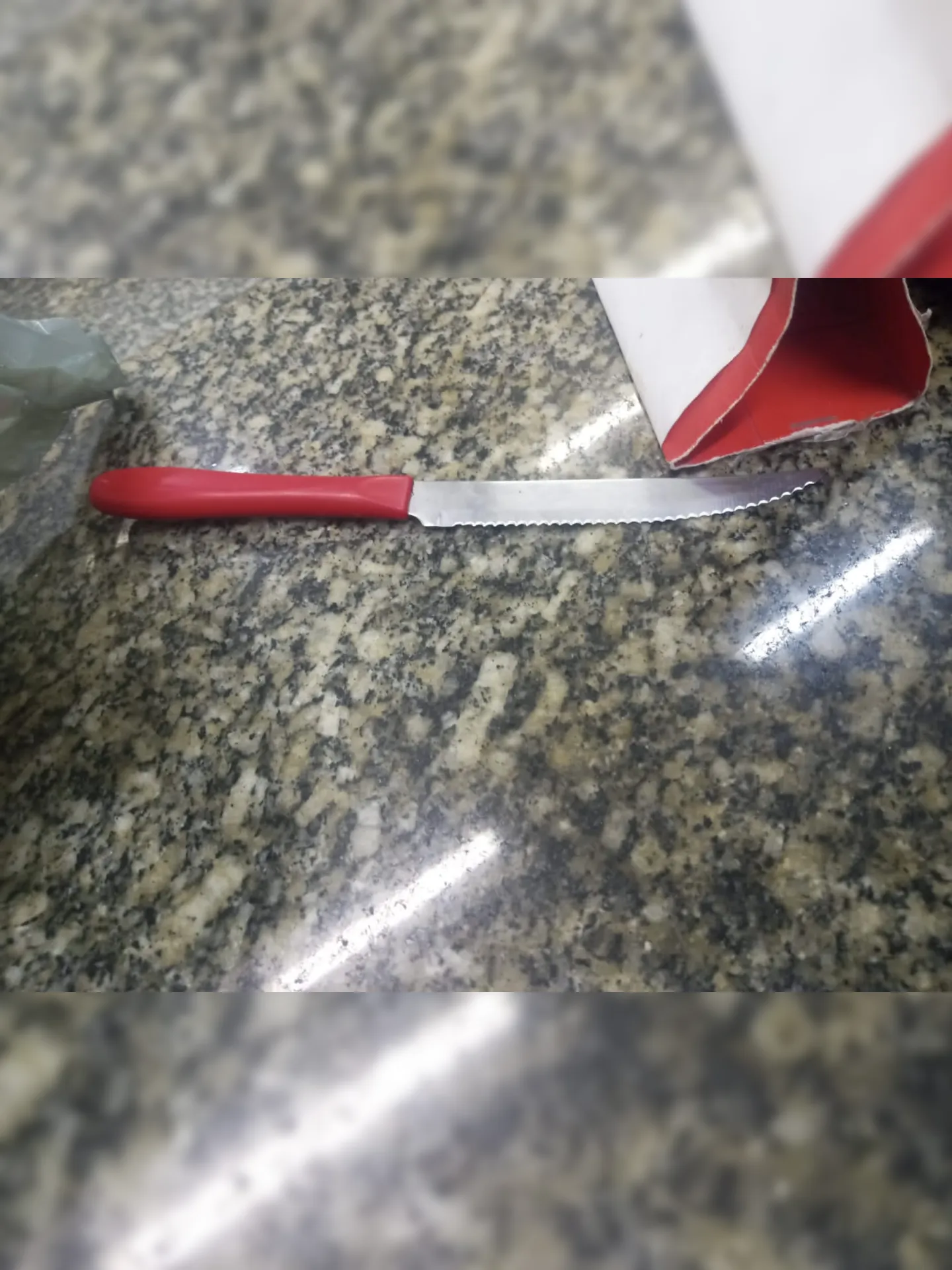 Suspeito usou faca de cozinha para machucar as vítimas