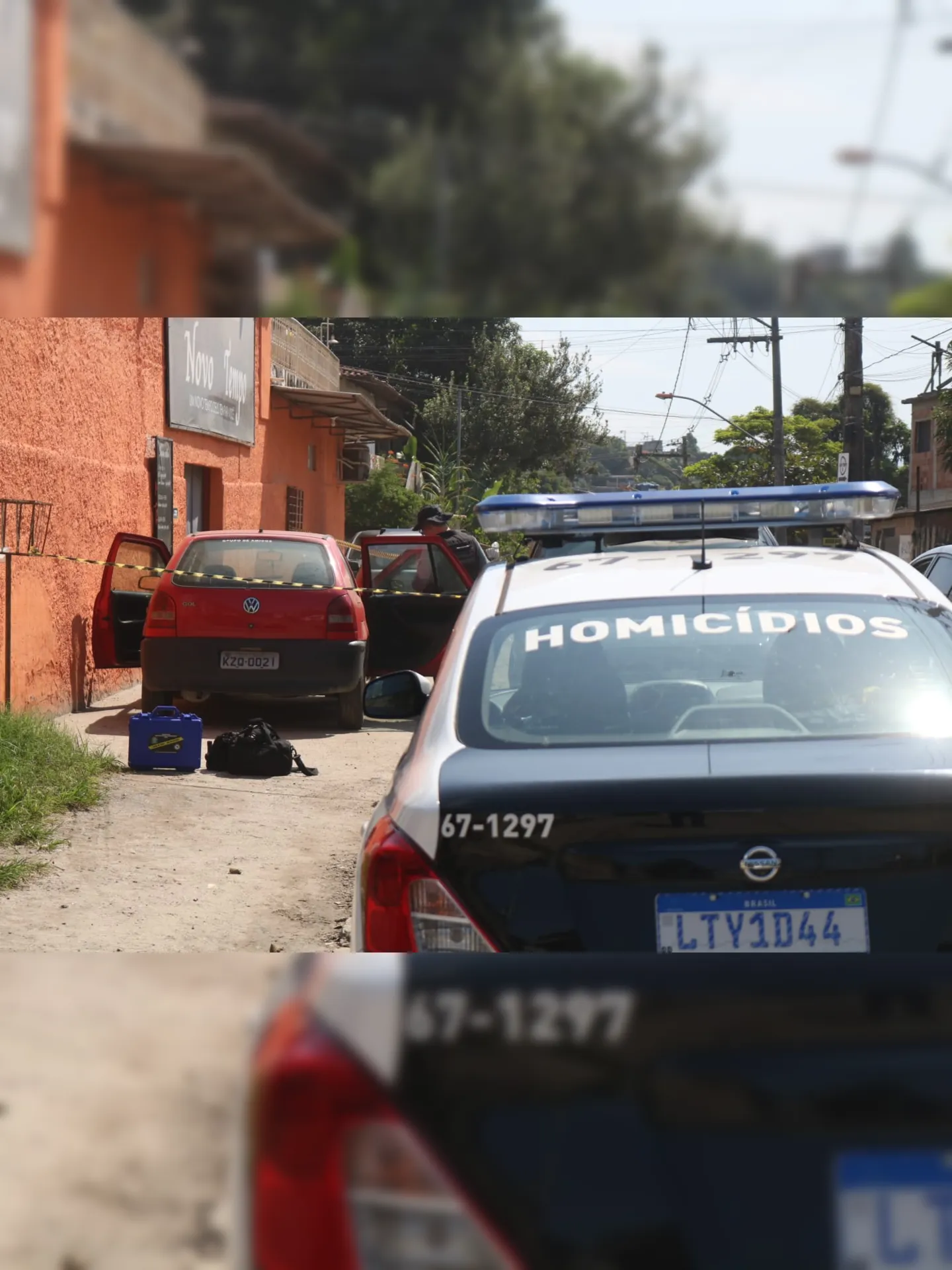 Polícia realiza perícia em carro de guarda municipal morto em São Gonçalo