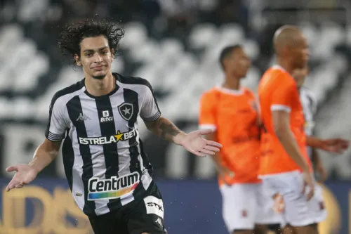 Joia alvinegra, Matheus Nascimento, marca duas vezes na vitória do Botafogo