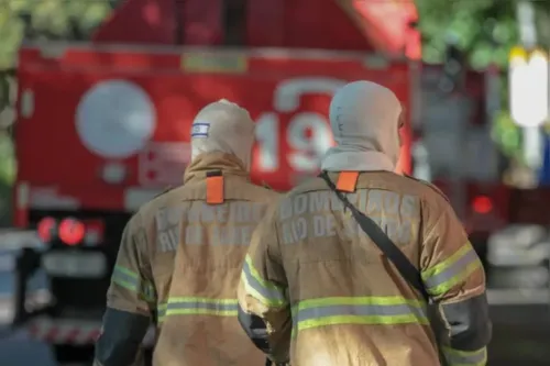 O Corpo de Bombeiros confirmou o óbito no local.