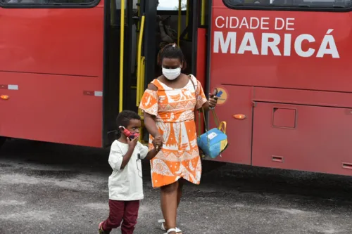 Marta da Silva Moreira, mãe de João Miguel, encomedeu um bolo decorado com a foto do ônibus.