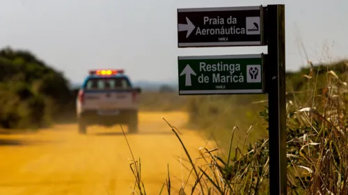 Corpo foi encontrado na área de restinga.