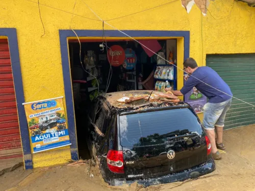 Tragédia em Petrópolis contabiliza mais de 60 mortes.